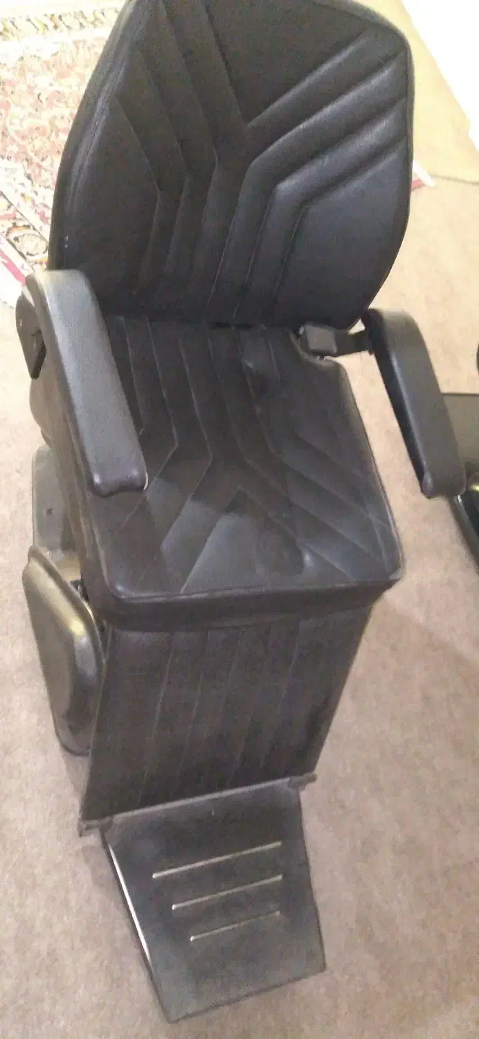 ۲ دستگاه صندلی برقی آرایشگاه|آرایشگاه و سالنهای زیبایی|قزوین, |دیوار