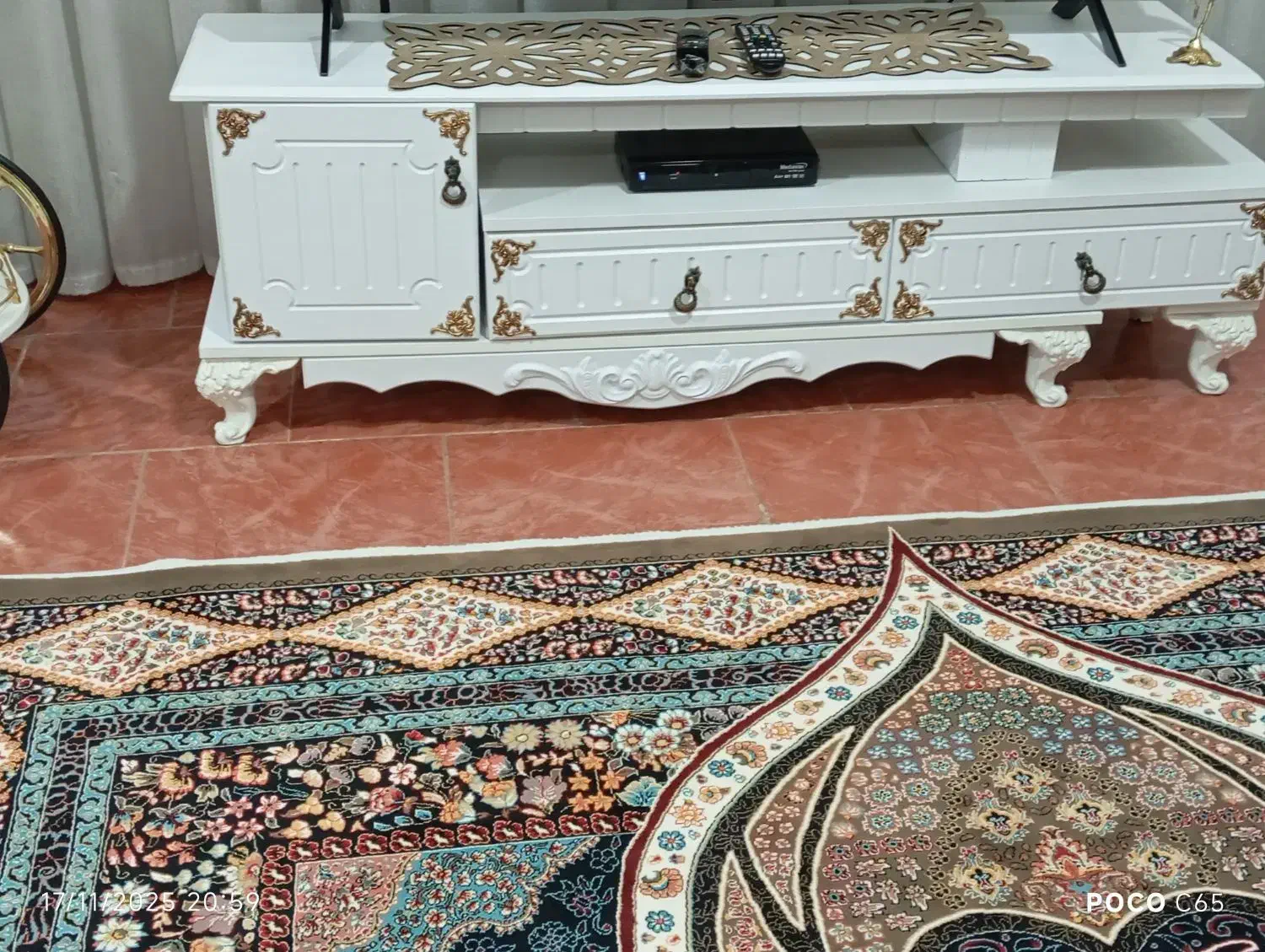 بوفه و آینه کنسول گل گلدان زیر تلویزیونی|بوفه، ویترین، کنسول|اسلامآباد غرب, |دیوار