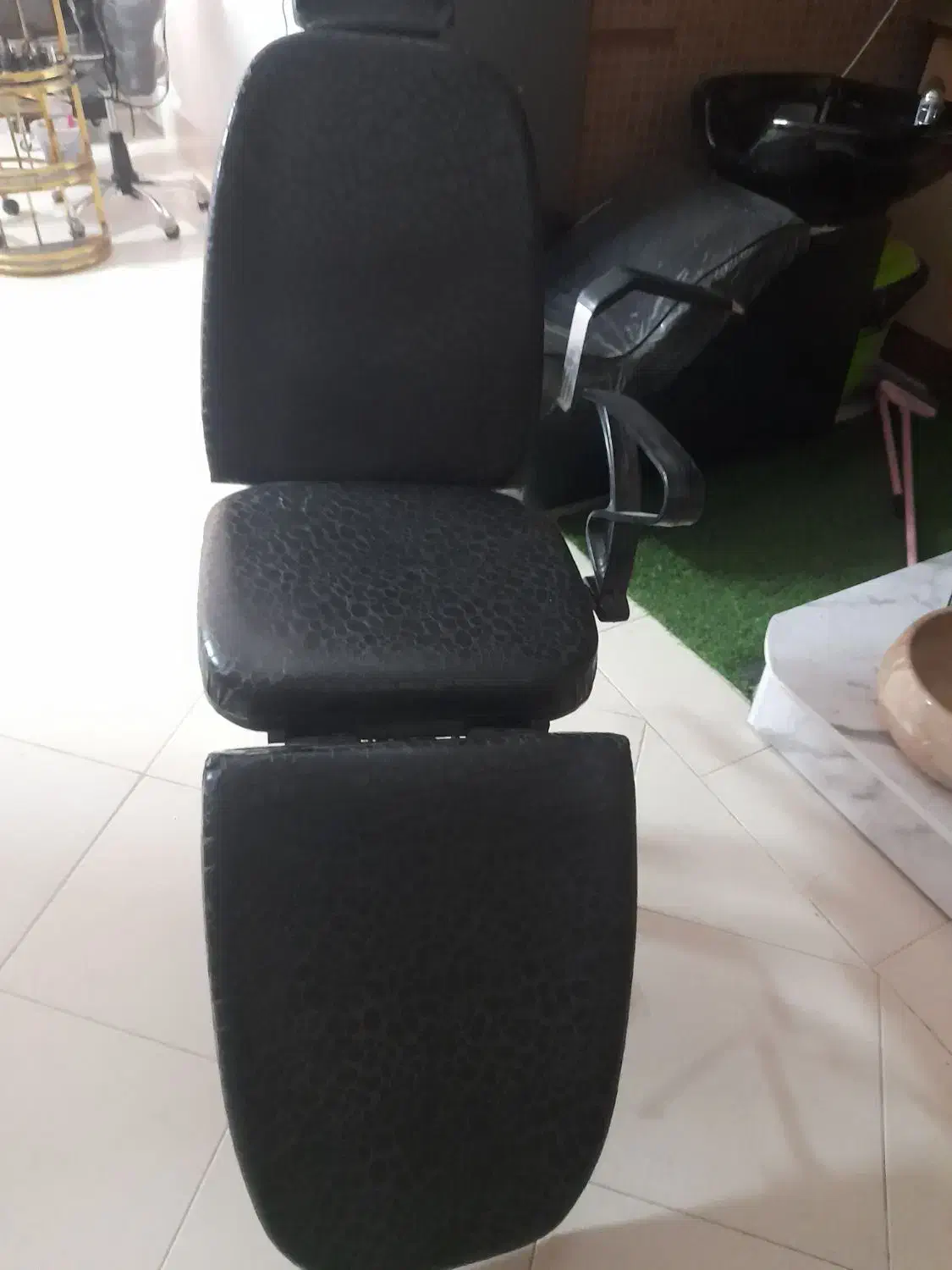 صندلی اصلاح|آرایشگاه و سالن‌های زیبایی|کاشان, دانش|دیوار