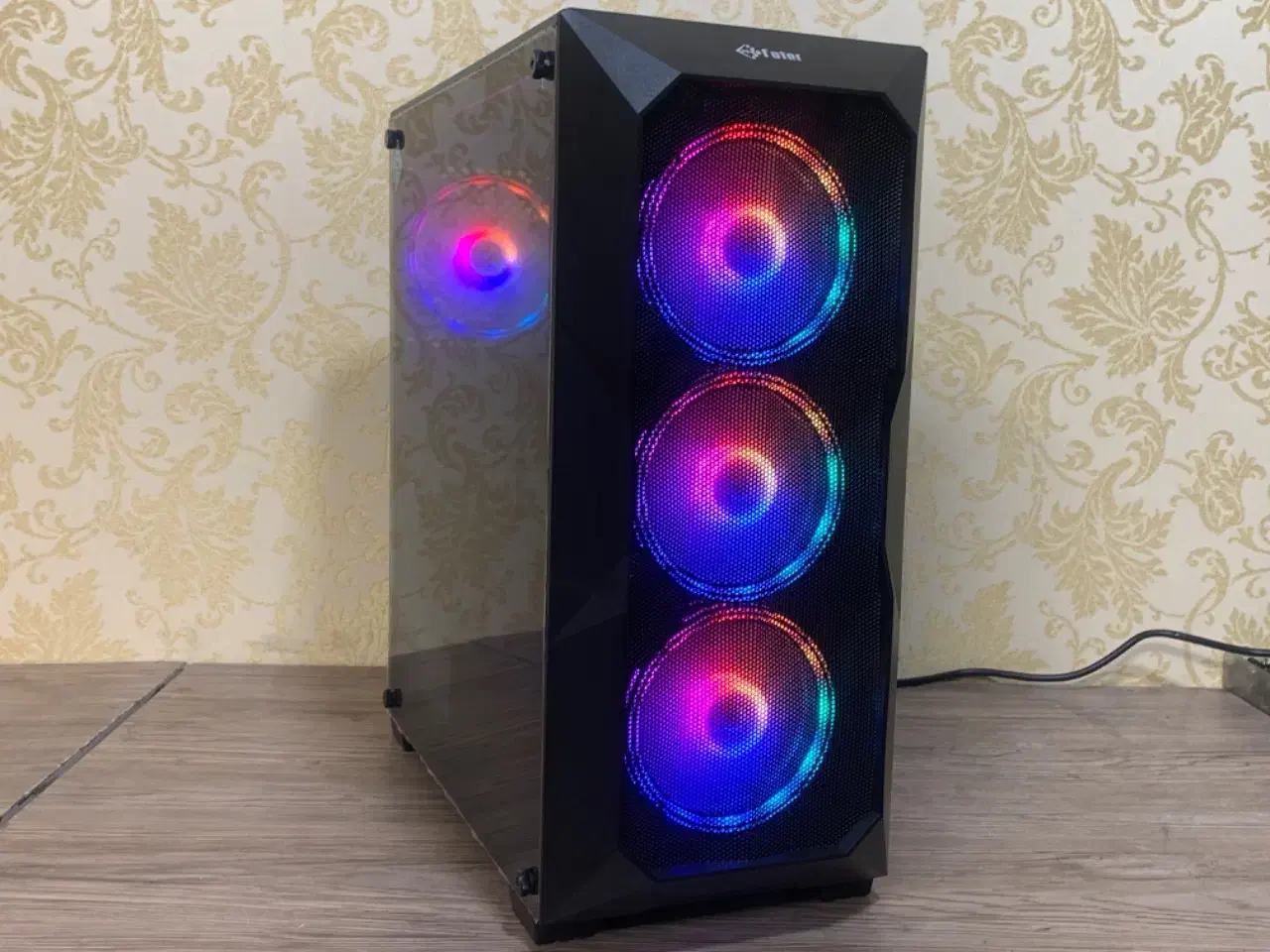 کیس شیشه ای گیمینگCORI5رم16گرافیگDDR5باگارانتیX8|رایانه رومیزی|کرمان, |دیوار