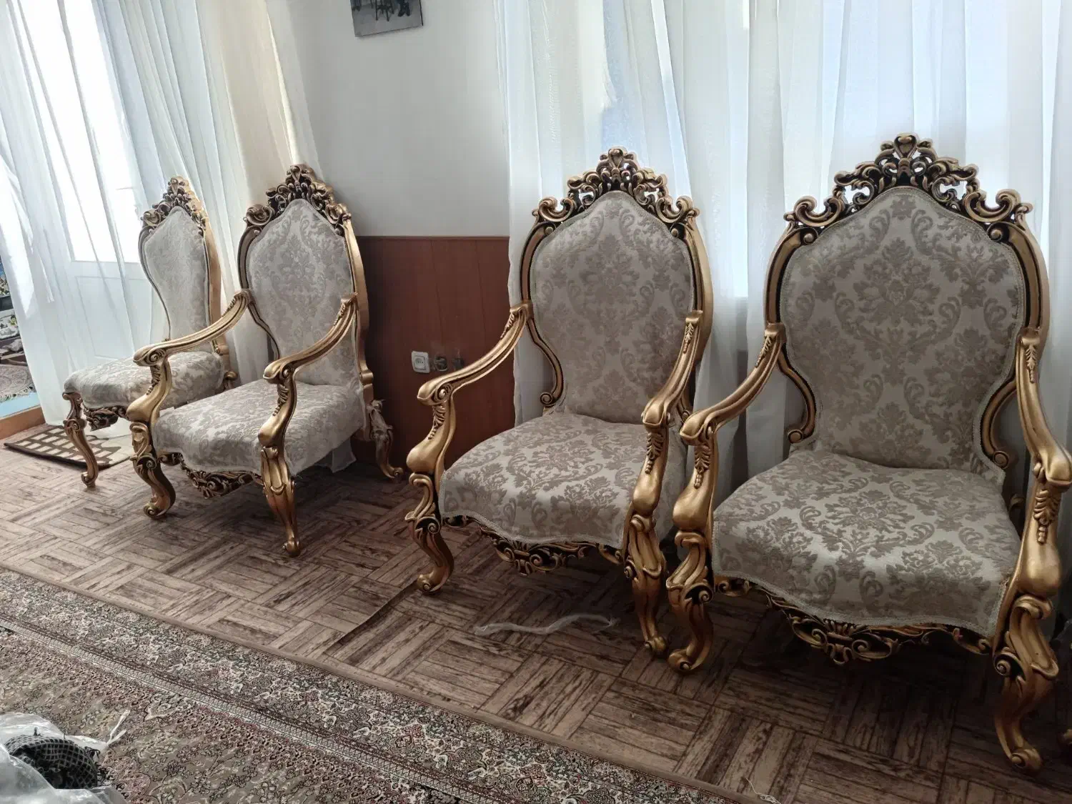 مبل سلطنتی ۹ نفره همراه با میز غذا خوری چهارنفره|مبلمان خانگی و میز عسلی|مرند, |دیوار