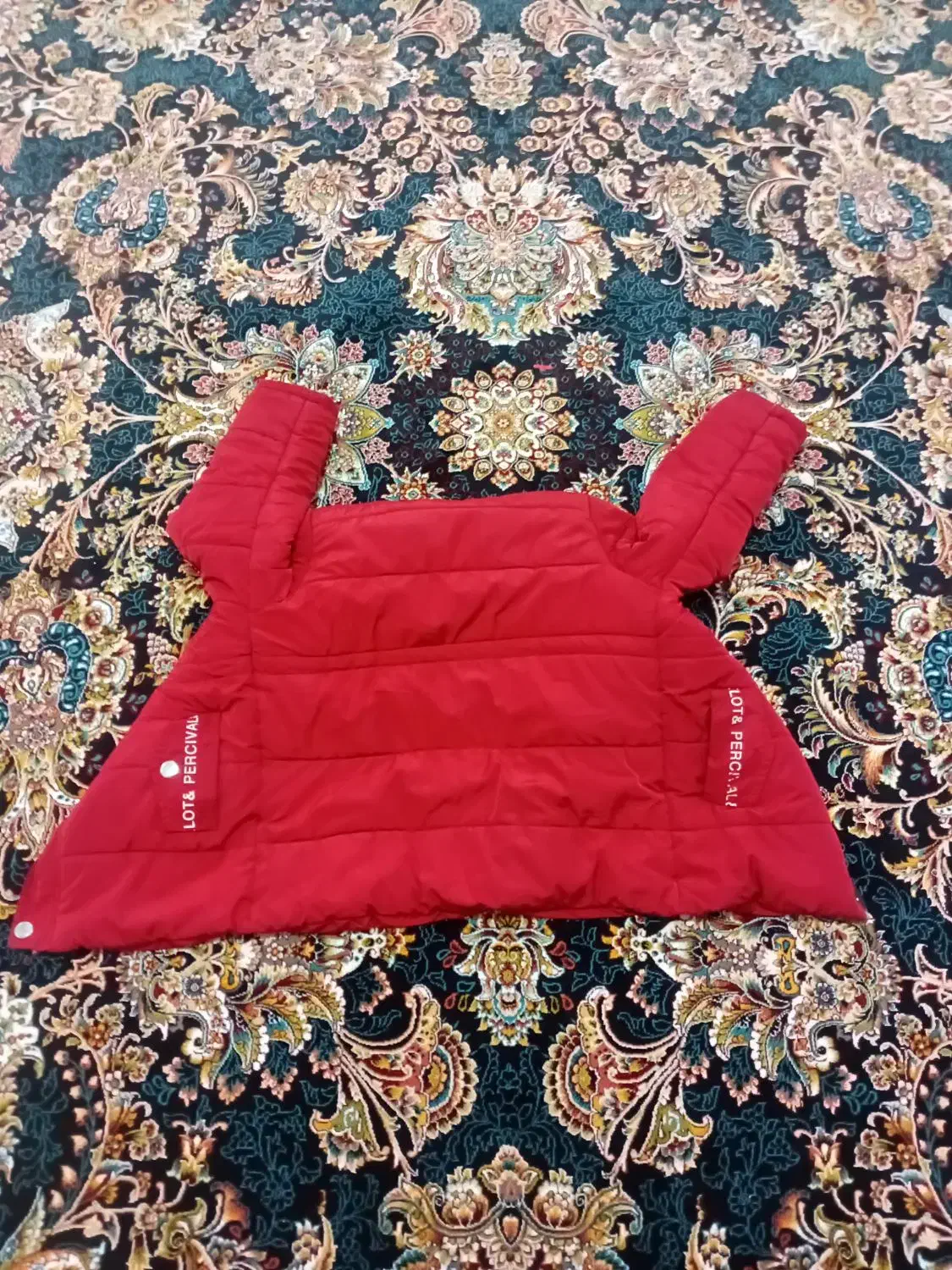 مقداری لباس|لباس|کرمانشاه, |دیوار