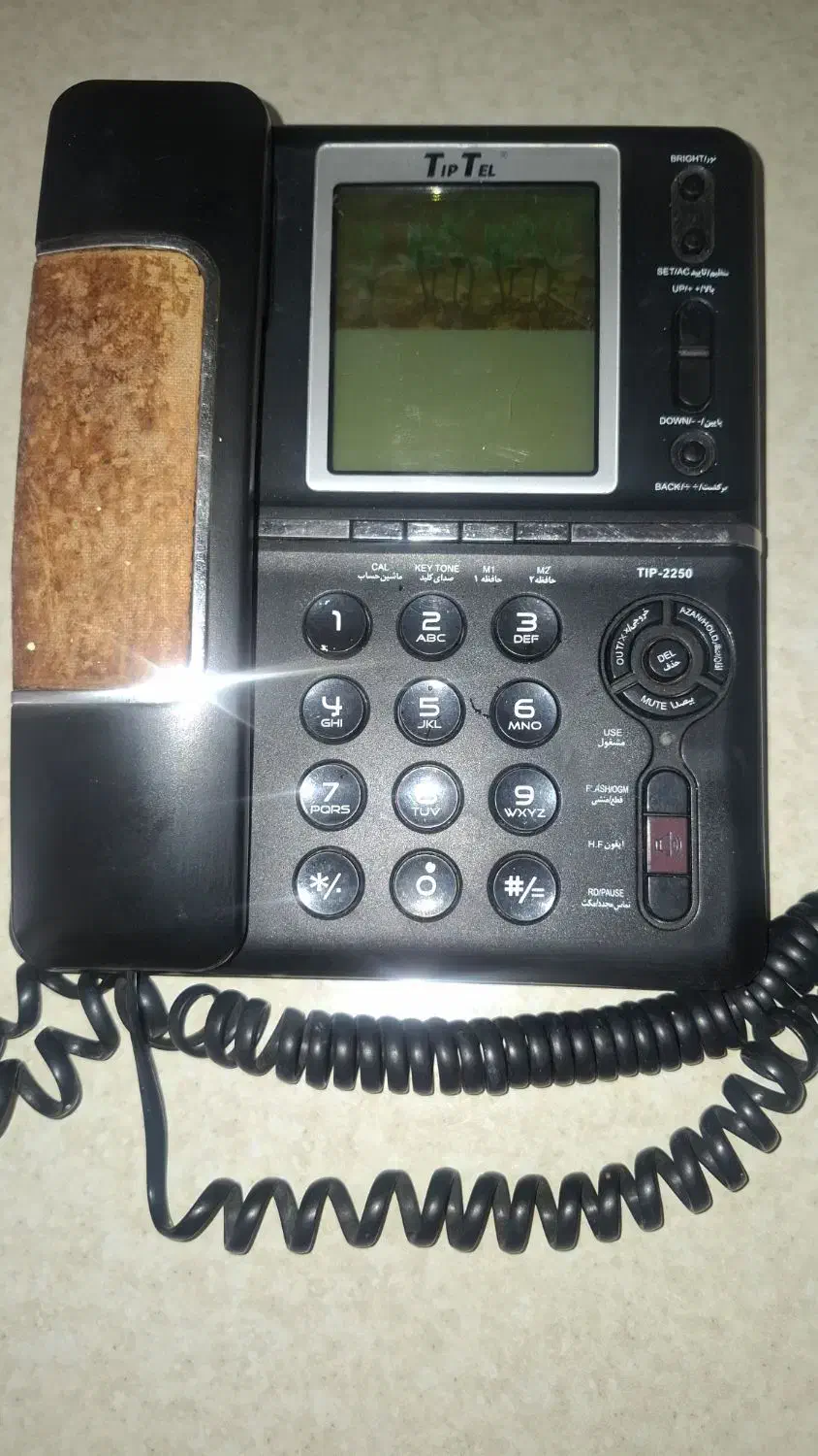 گوشی تلفن|تلفن رومیزی|ری, شهادت|دیوار