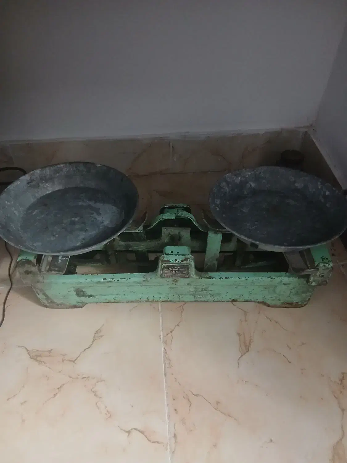 ترازوی کفه ای ۱۰کیلویی|کلکسیون اشیاء عتیقه|سمنان, |دیوار