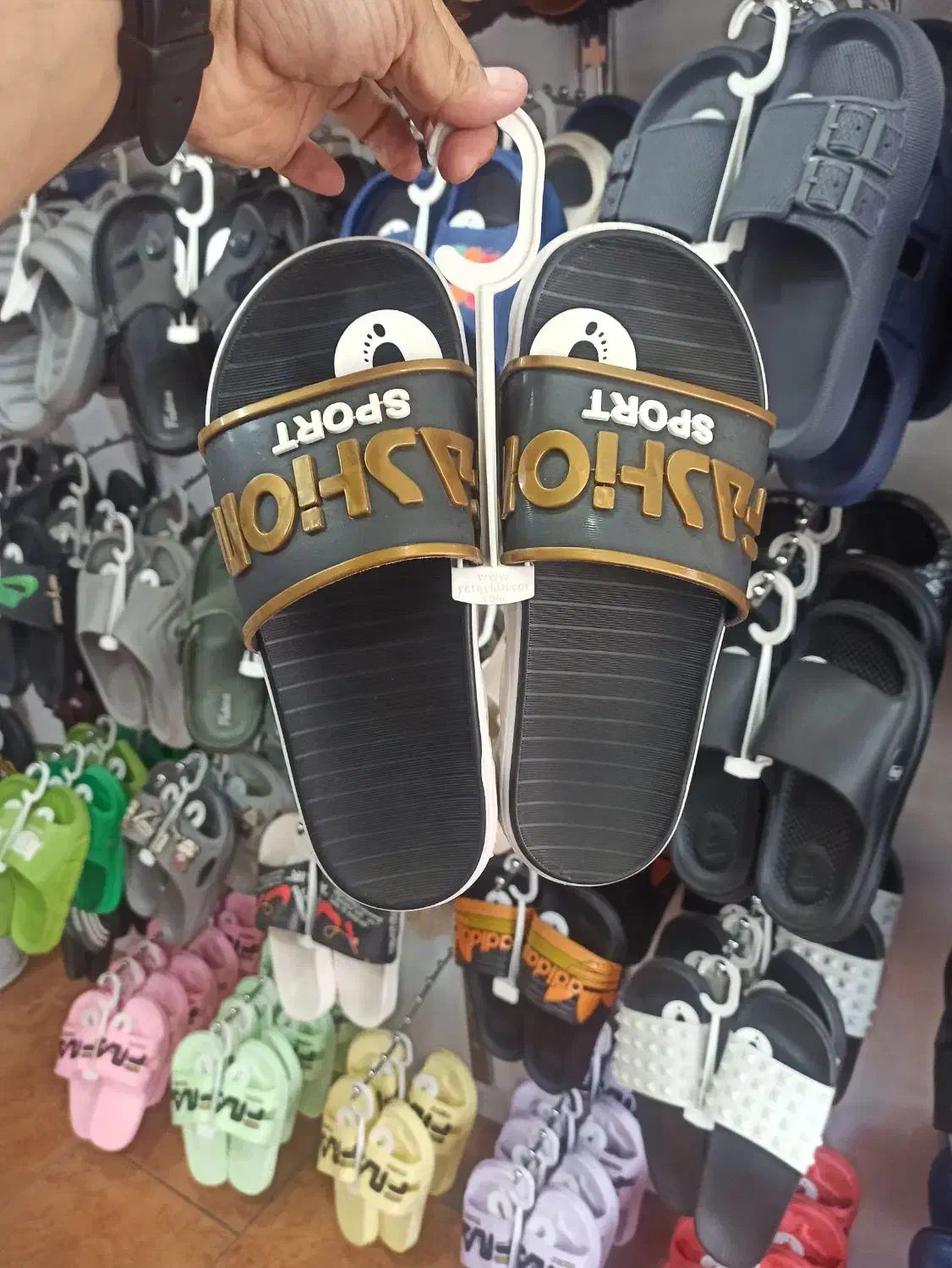 دمپایی زیر قیمت بازار|کیف، کفش، کمربند|گنبد کاووس, |دیوار