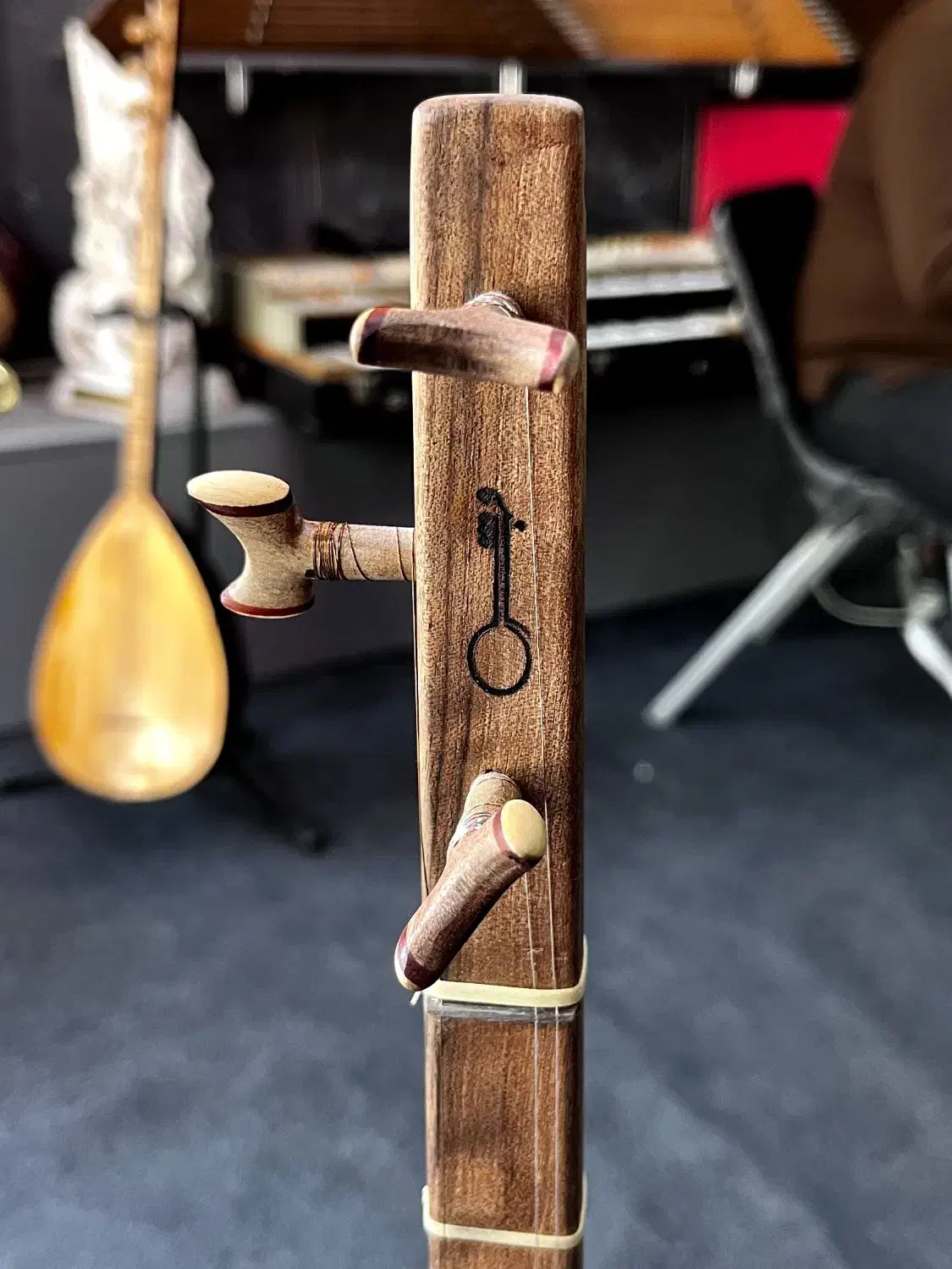 تنبور کاسه یک تیکه سه مهر قاسمی|سازهای سنتی|شهریار, شهریار|دیوار