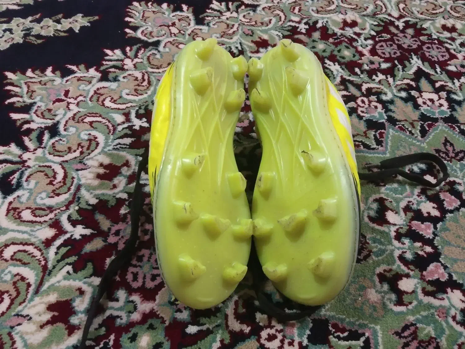 کفش فوتبال میخی چمن 33 تخفیف هم داره|تجهیزات ورزشی|گنبد کاووس, |دیوار