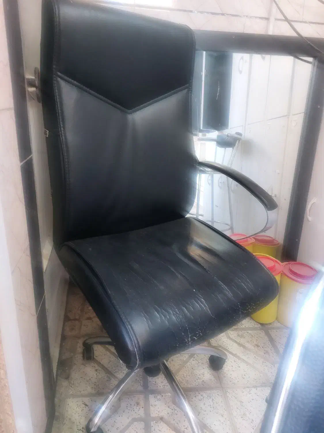 صندلی اصلاح ومدیریت و کمد لباس وفایل|آرایشگاه و سالنهای زیبایی|مشهد, انقلاب|دیوار