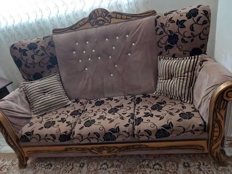 مبل طرحدار نسکافه ای قهوه ای ۷نفره بدون پارگی|مبلمان خانگی و میز عسلی|ارطه, |دیوار