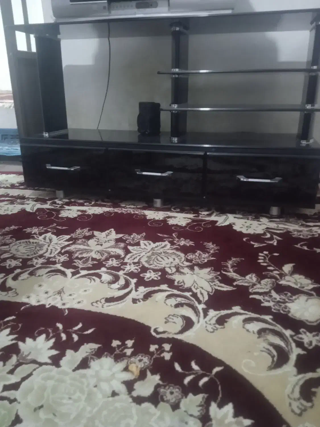 میز تلویزیون|میز تلویزیون|میانه, |دیوار