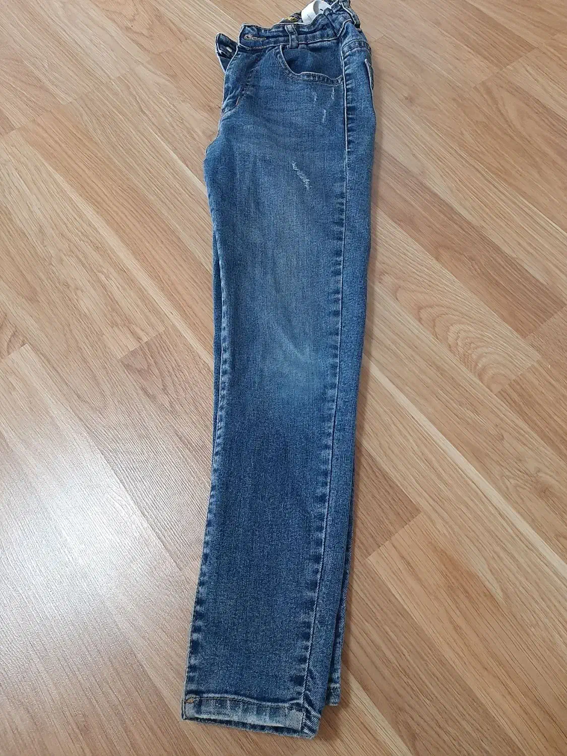 لباس بچه گانه|کفش و لباس بچه|خوی, |دیوار