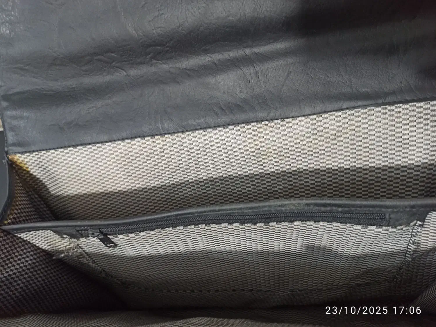 کیف سامسونت در حد|کیف، کفش، کمربند|اندیشه, اندیشه فاز ۴|دیوار