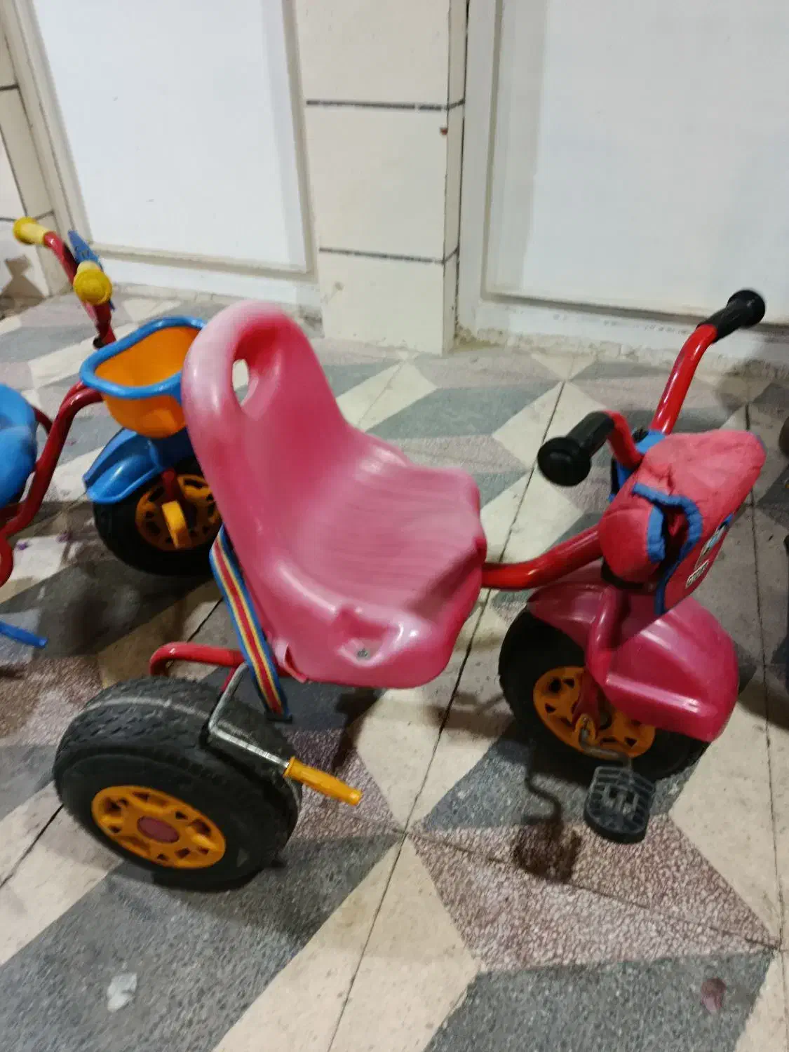 دو عدد سه چرخه کودک|دوچرخه، اسکیت، اسکوتر|شیراز, دشت چنار|دیوار