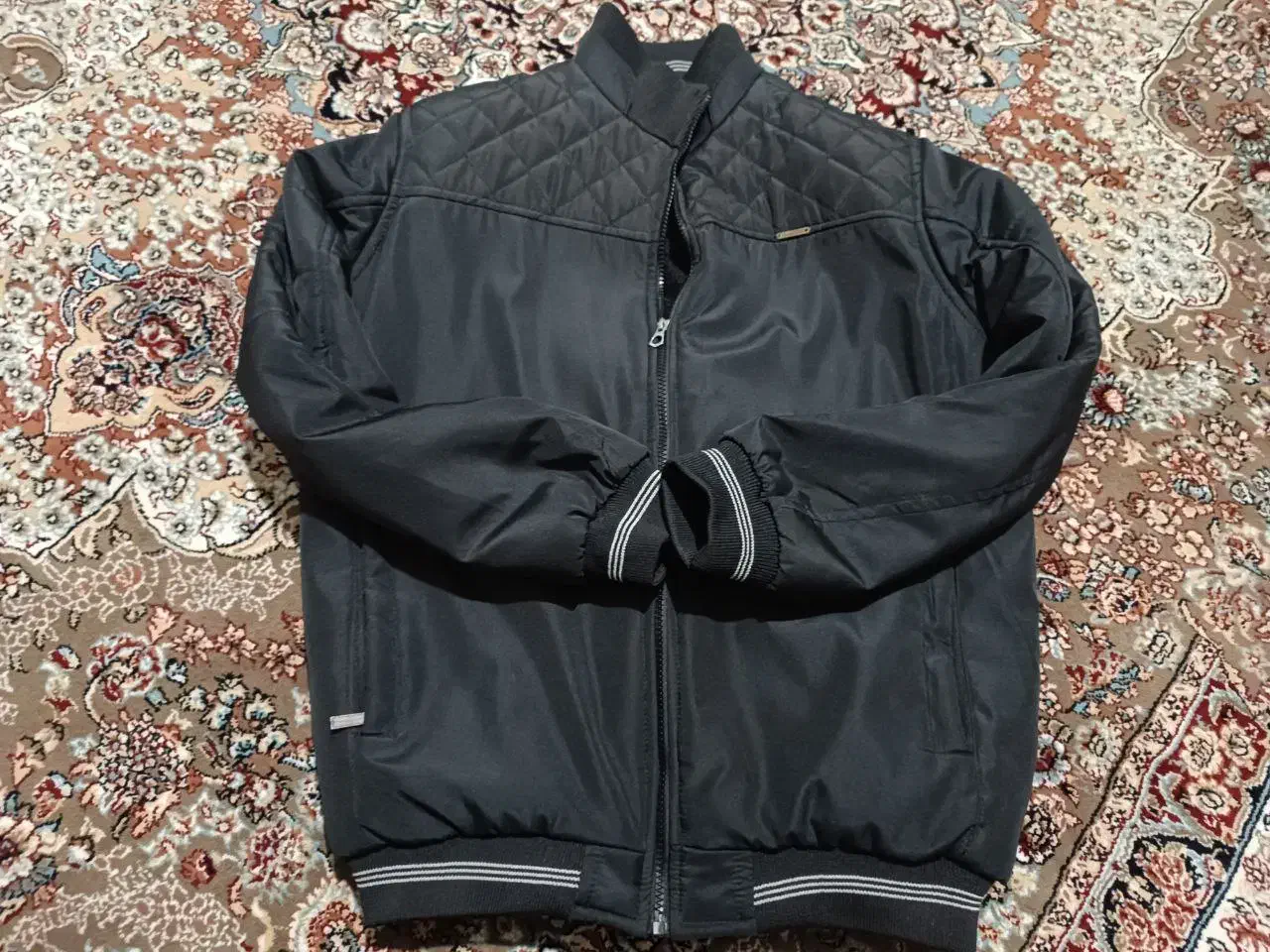 کاپشن|لباس|کرج, ساماندهی|دیوار