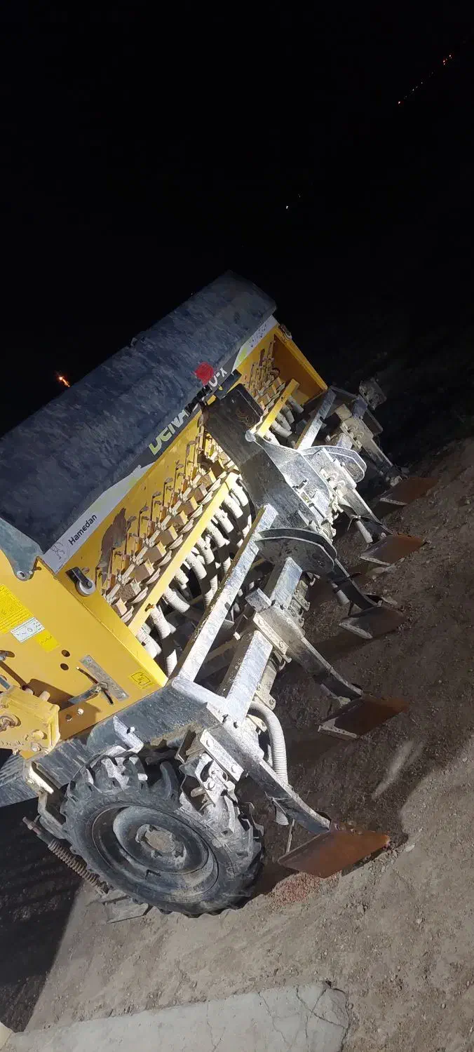 ردیف کار گندم|ماشین‌آلات صنعتی|اسیر, |دیوار