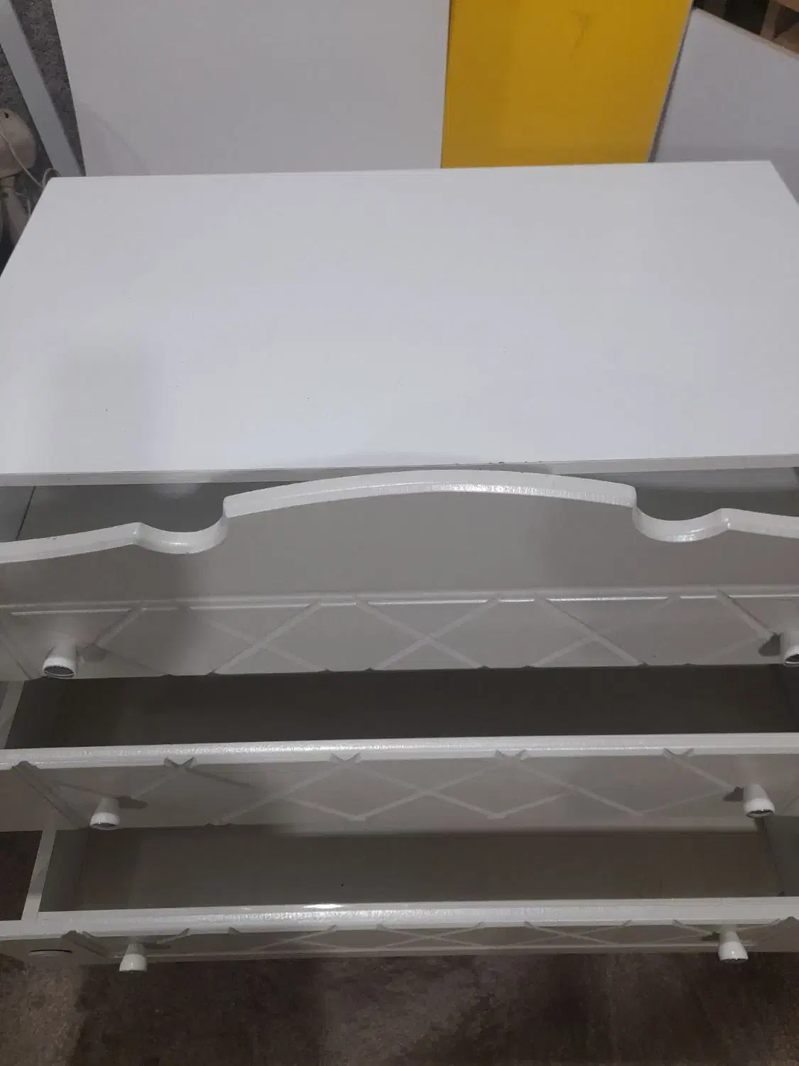 کمدو دراور منبران(درحدنو)|جاکفشی، کمد، دراور|رشت, دروازه لاکان|دیوار