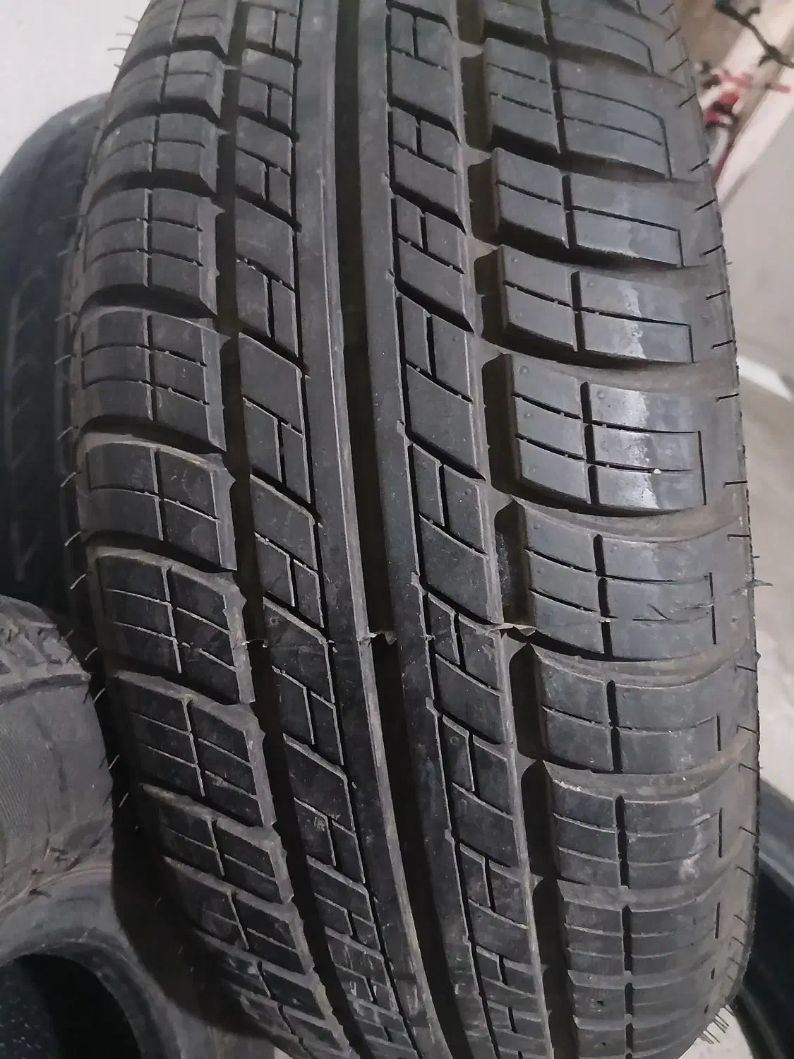 لاستیک پهن ۱۷۵ بـارز|قطعات یدکی و لوازم جانبی|ماهدشت, |دیوار