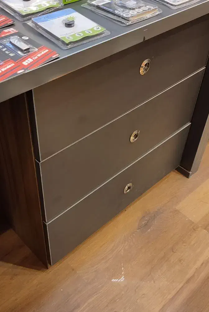 فایل ۳ کشو در حد نو|دفتر کار|اندیشه, اندیشه فاز ۵|دیوار