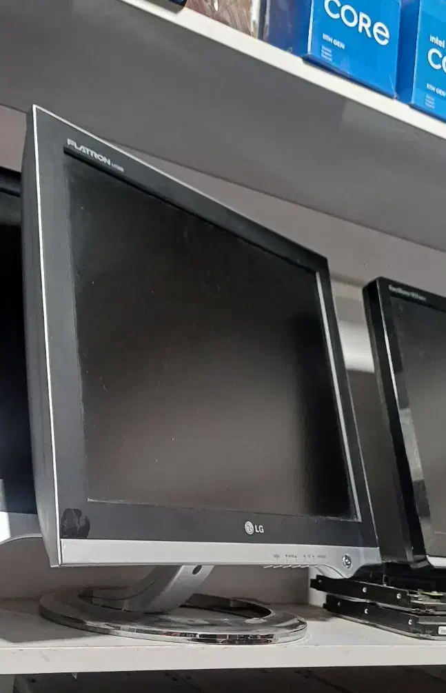 مانیتور 17 LG مناسب برای دوربین مداربسته|قطعات و لوازم جانبی رایانه|شیراز, شهرک پرواز|دیوار