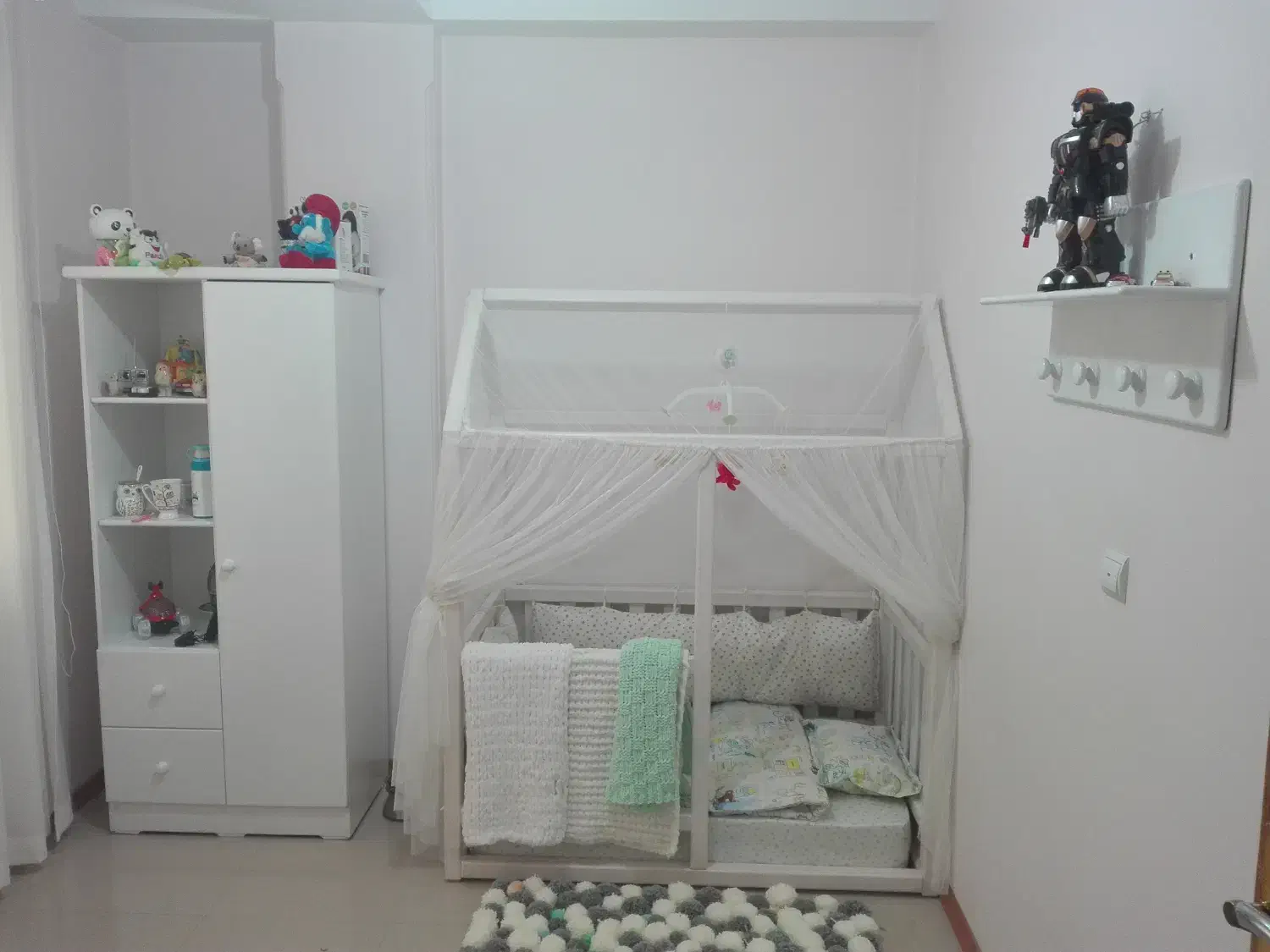 تخت چوبی نوزاد طرح کلبه سفارشی|تخت و صندلی بچه|تهران, زرگنده|دیوار