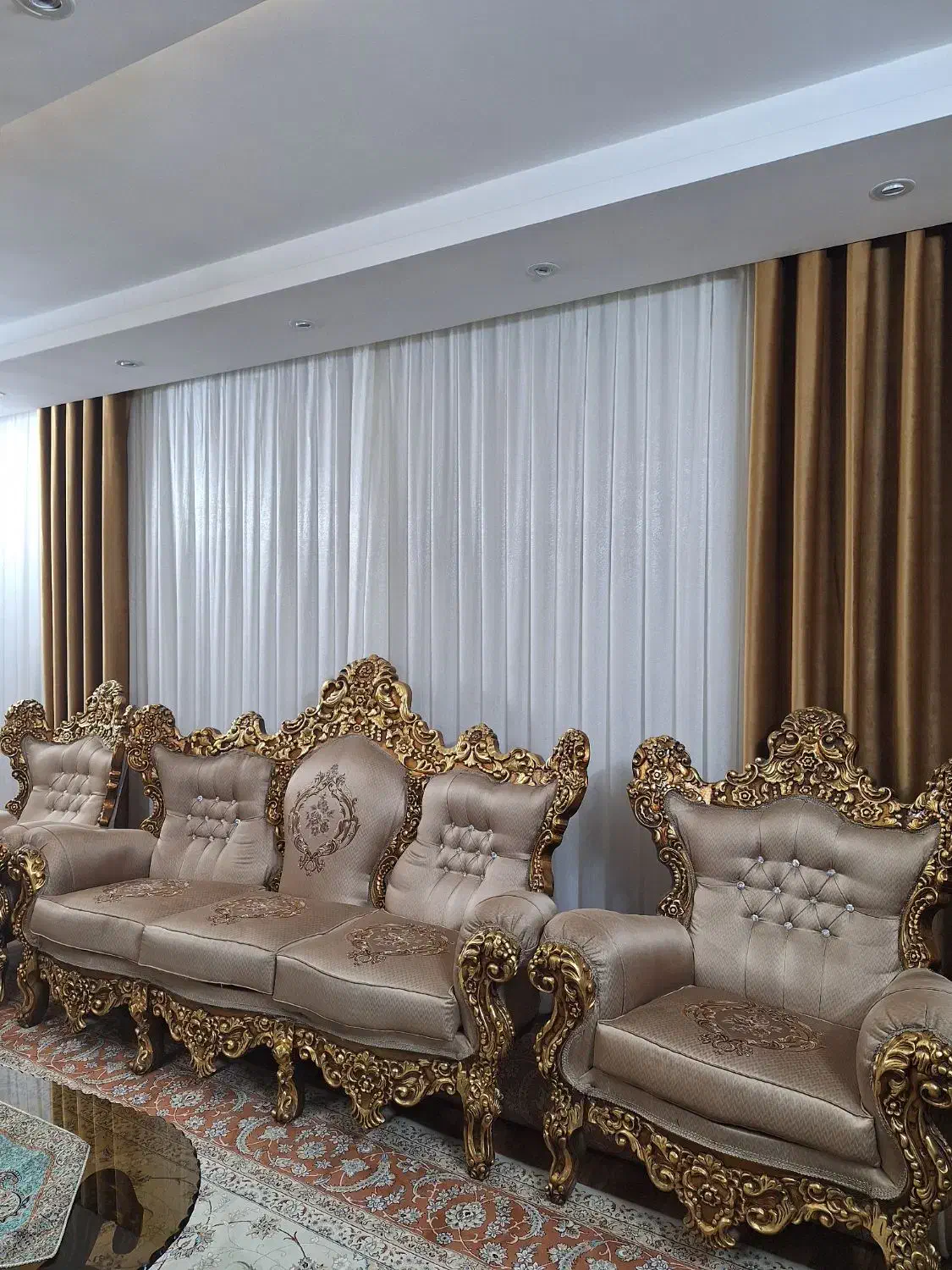 فروش مبلمان بسیارخوبی وتمیز|مبلمان خانگی و میز عسلی|شاهینشهر, دانشگاه آزاد شاهین شهر|دیوار