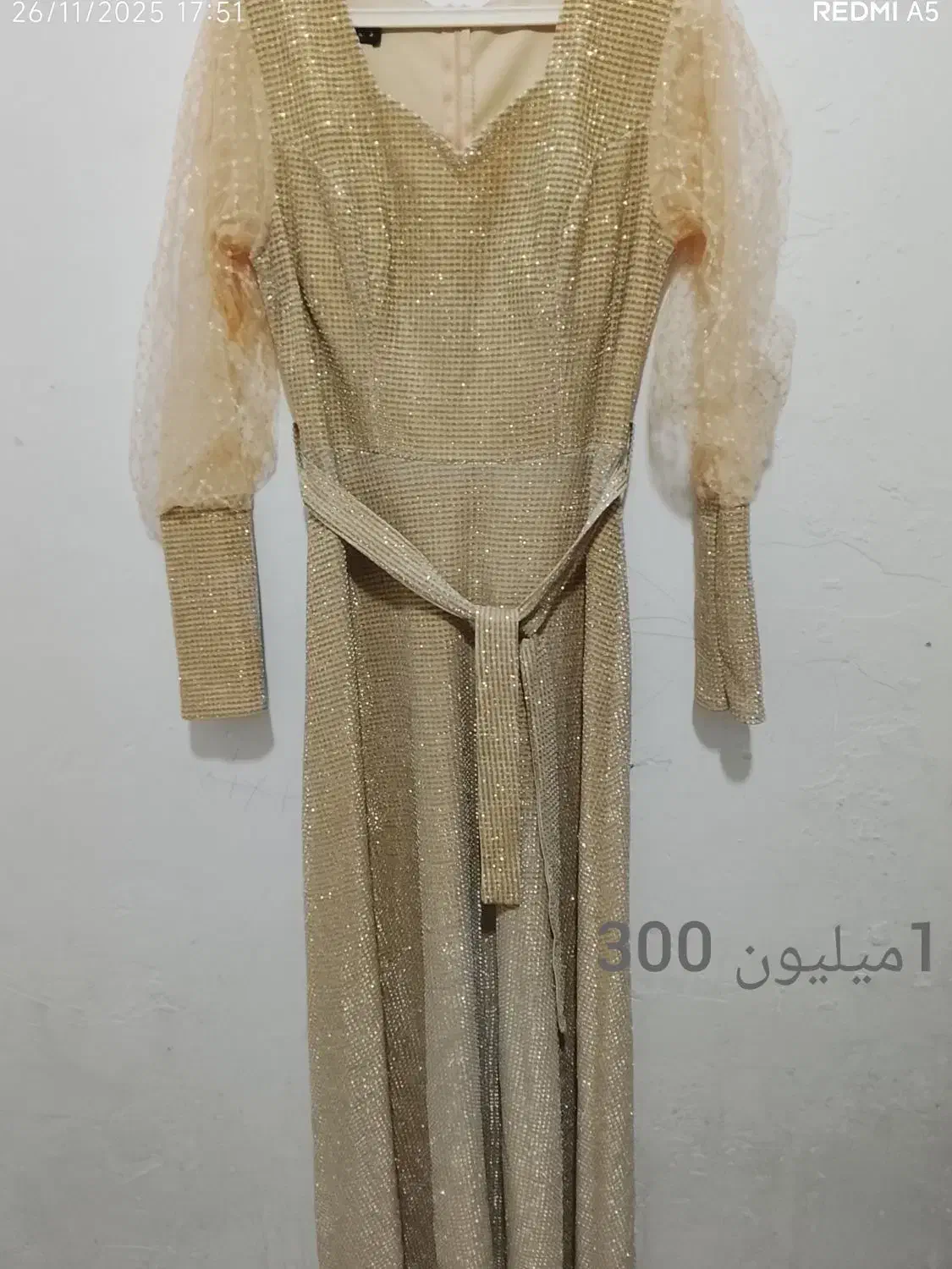 لباس مجلسی|لباس|قنوات, |دیوار