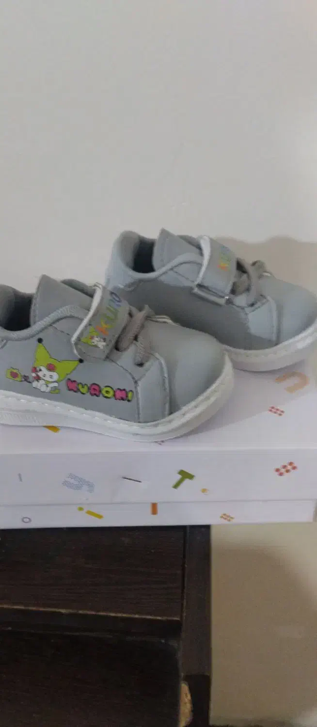 کفش بچه گانه|کفش و لباس بچه|ری, شهادت|دیوار