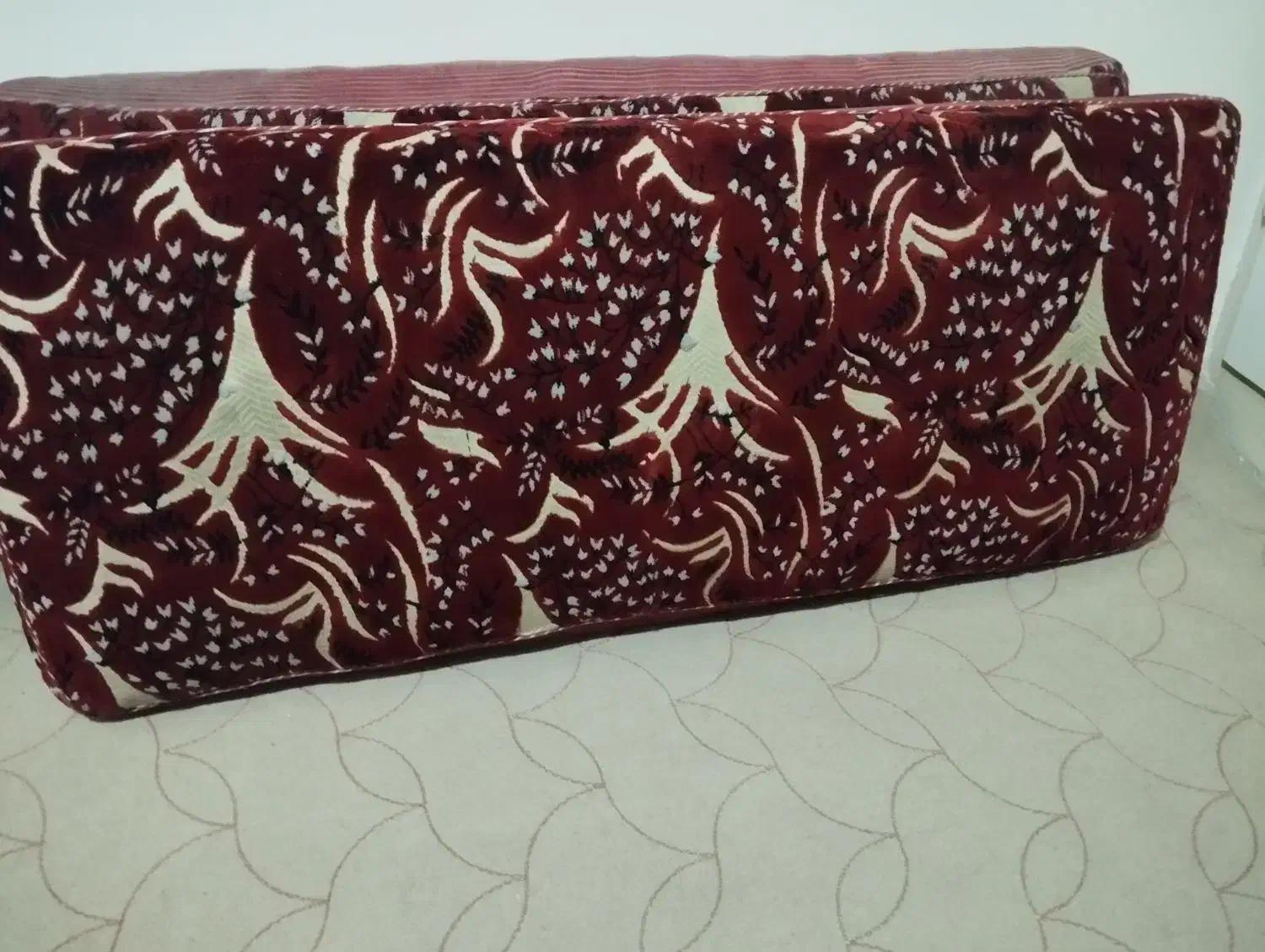 یک جفت پشتی|پشتی|ری, شهادت|دیوار