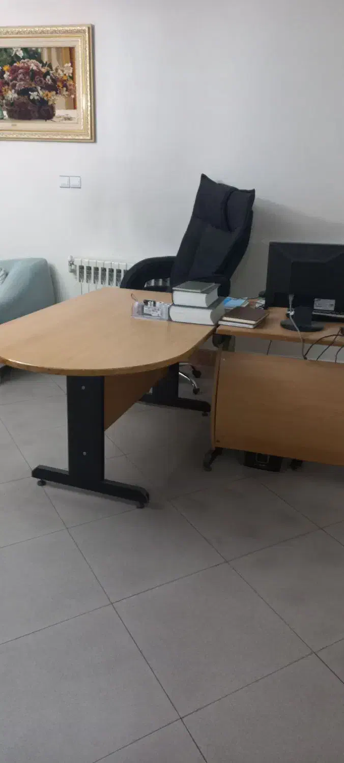 میز اداری یا منشی در حد خیلی نو|مبلمان اداری|شیراز, زرهی|دیوار