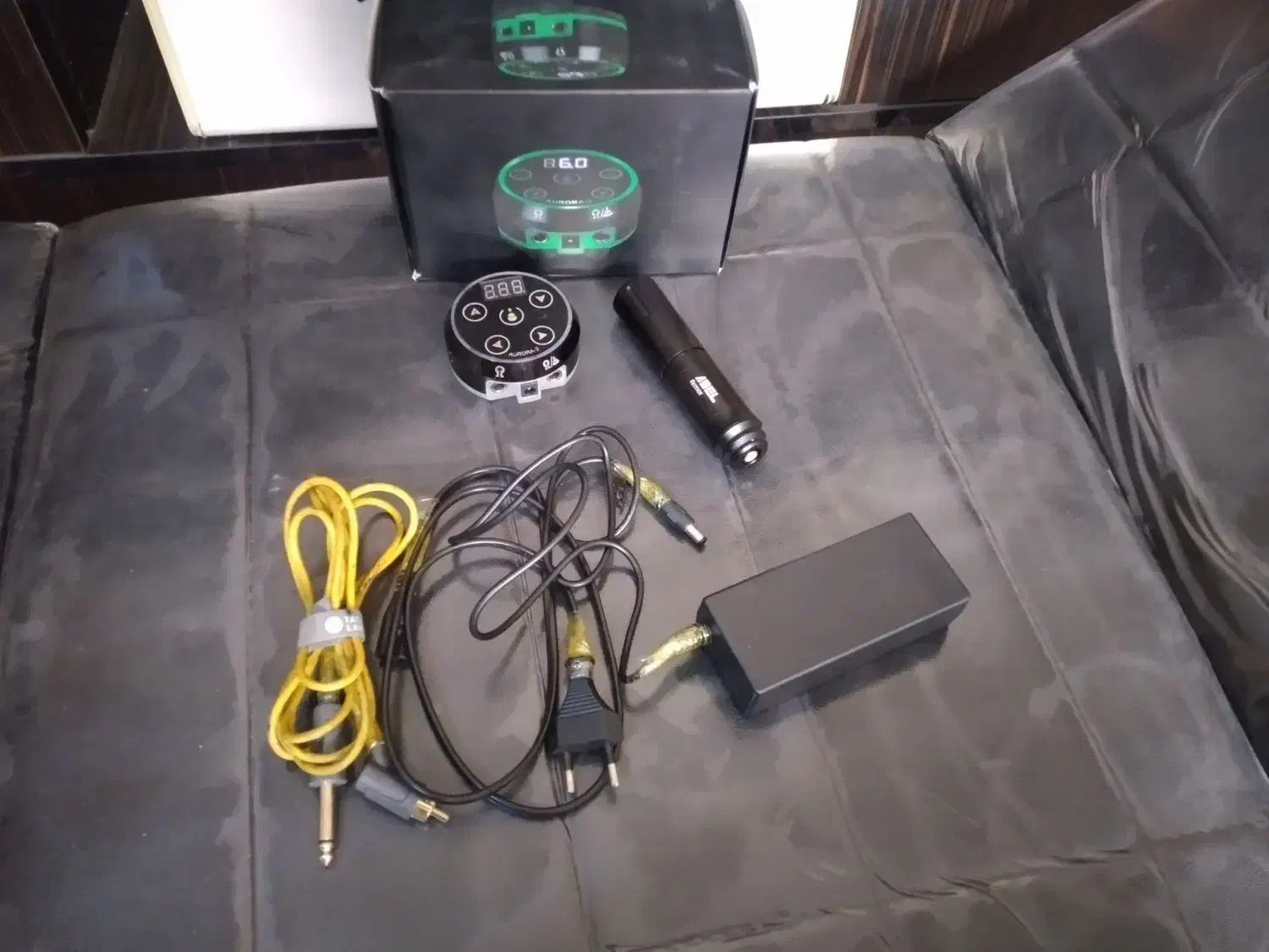 تخت تتو و دستگاه تتو کامل|آرایشی، بهداشتی، درمانی|کرج, حصارک پایین|دیوار