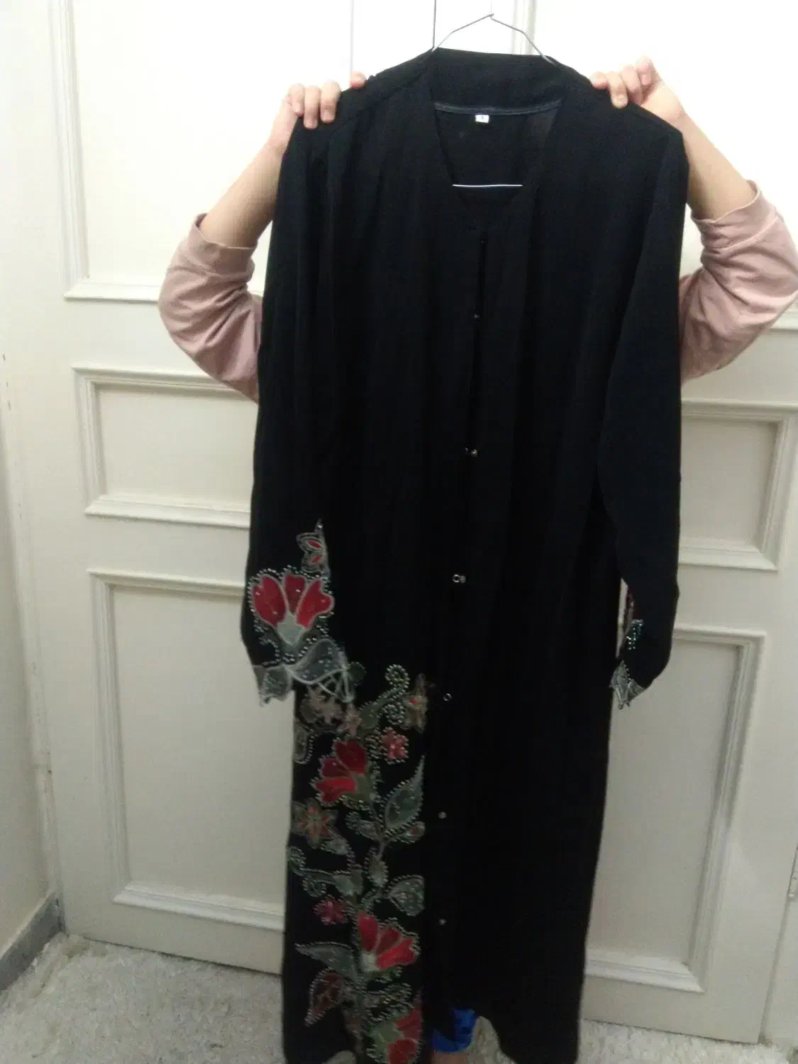 مانتو مجلسی کرپ مشکی گلدوزی یلدا  بزرگ ۴۶-۴۸-۵۰|لباس|تهران, تاکسیرانی|دیوار