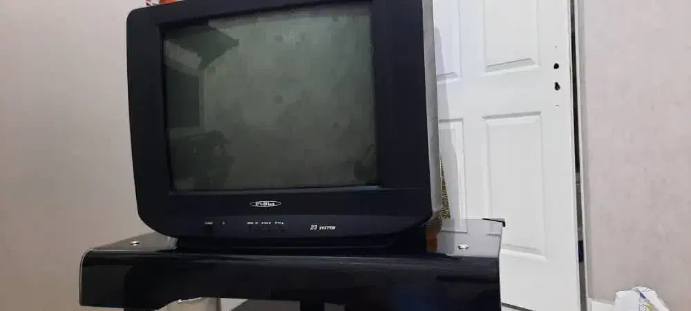 تلویزیون صاایران و میز تلویزیون شیشه ی در حد نو|تلویزیون و پروژکتور|بندرعباس, |دیوار