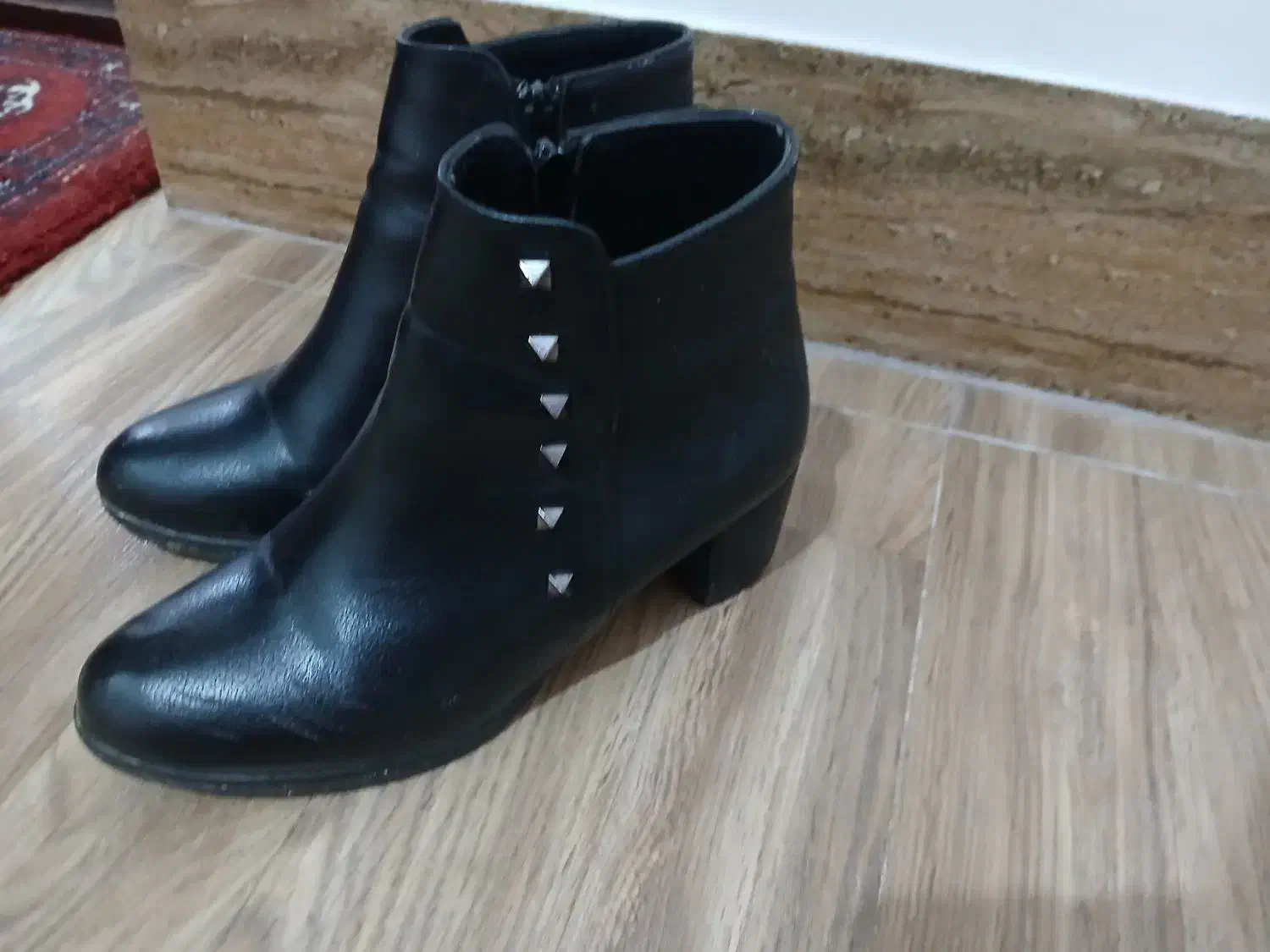 پوتین|کیف، کفش، کمربند|گنبد کاووس, |دیوار