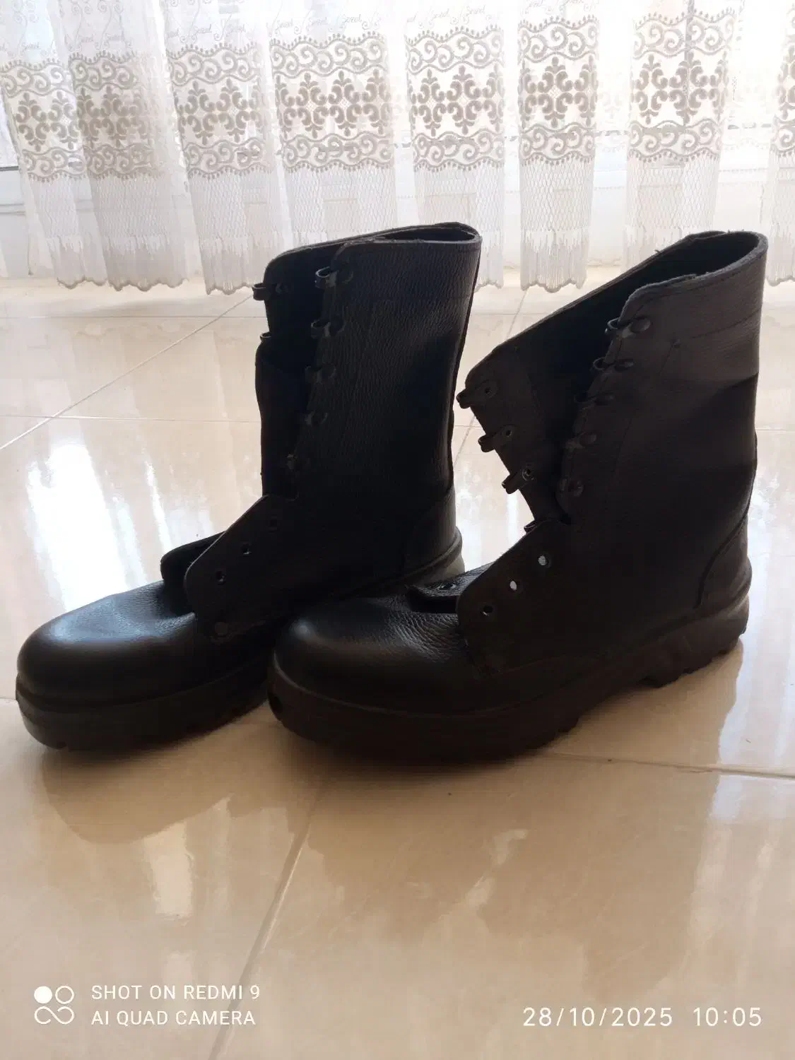 پوتین سربازی|کیف، کفش، کمربند|مبارکه, |دیوار