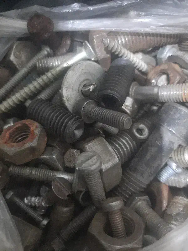 پیچ و مهره دست دوم کیلویی|ابزارآلات|بروجن, |دیوار