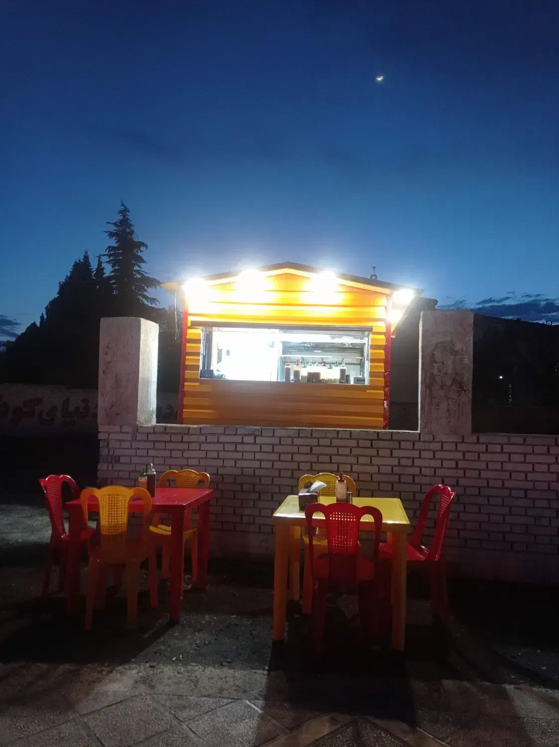 فروش دکه ساندویچی سیار با امکانات کامل|فروش مغازه و غرفه|قم, پردیسان|دیوار