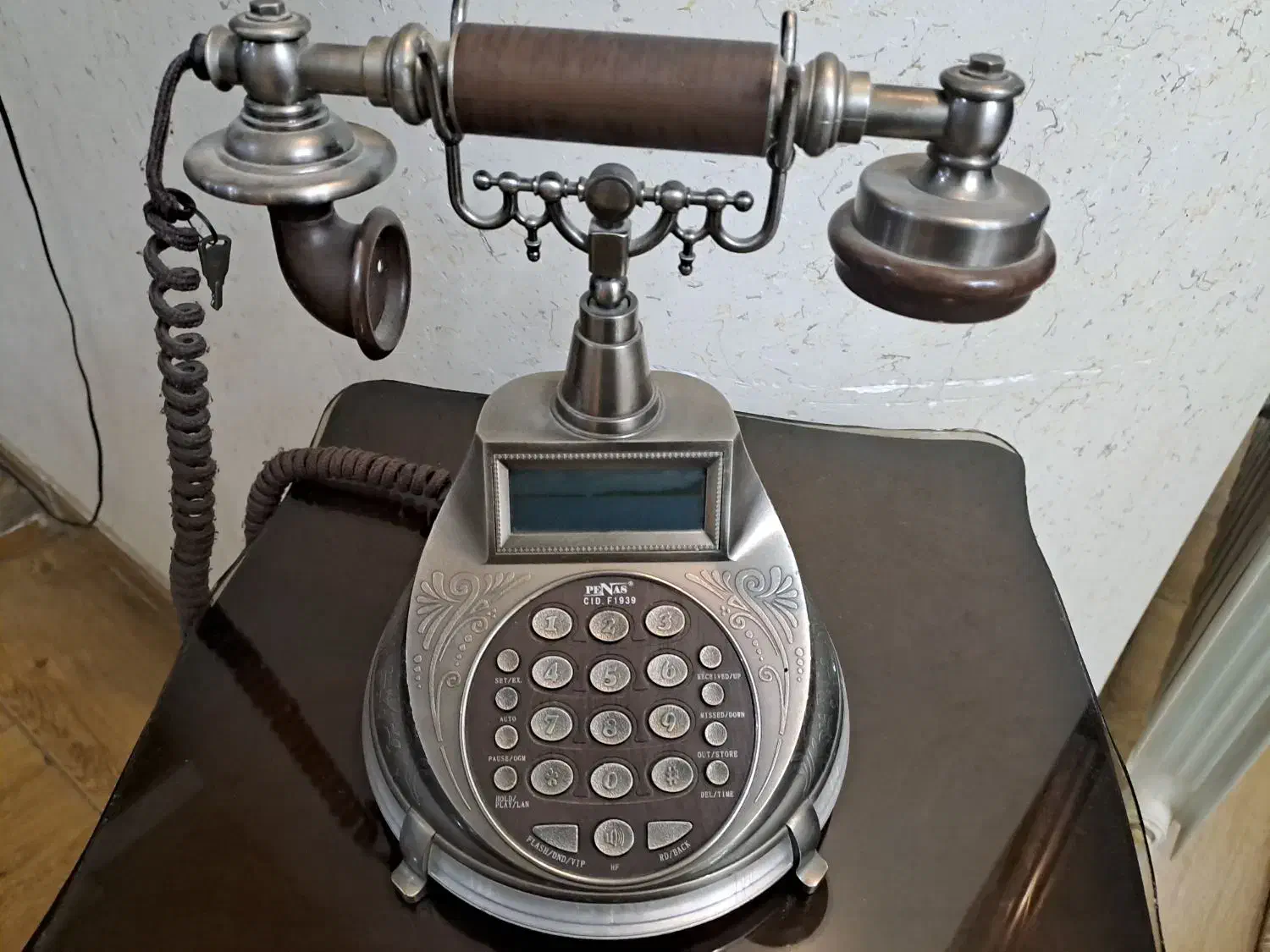 تلفن عتیقه|کلکسیون اشیاء عتیقه|مشهد, نیروی هوایی|دیوار