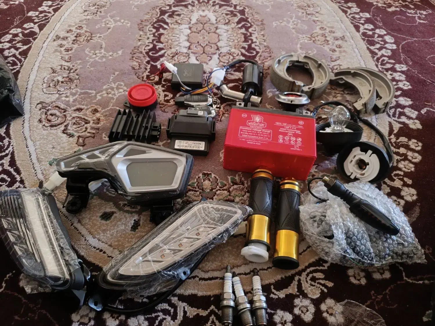 تعدادی لوازم موتور سیکلت کلیک ،200،250فروشی|قطعات یدکی و لوازم جانبی|بندرعباس, |دیوار