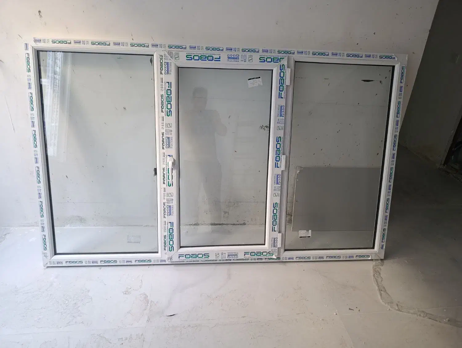 پنجره با شیشه و دستگیره|مصالح و تجهیزات ساختمان|پردیس, فاز ۱|دیوار