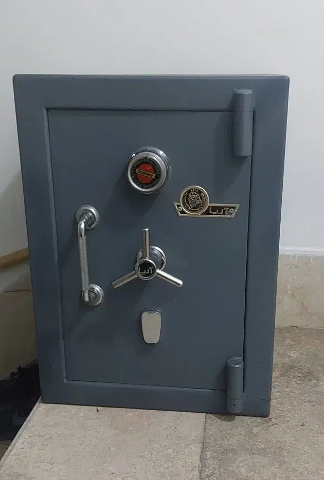 گاو صندوق|ابزارآلات|سلماس, |دیوار