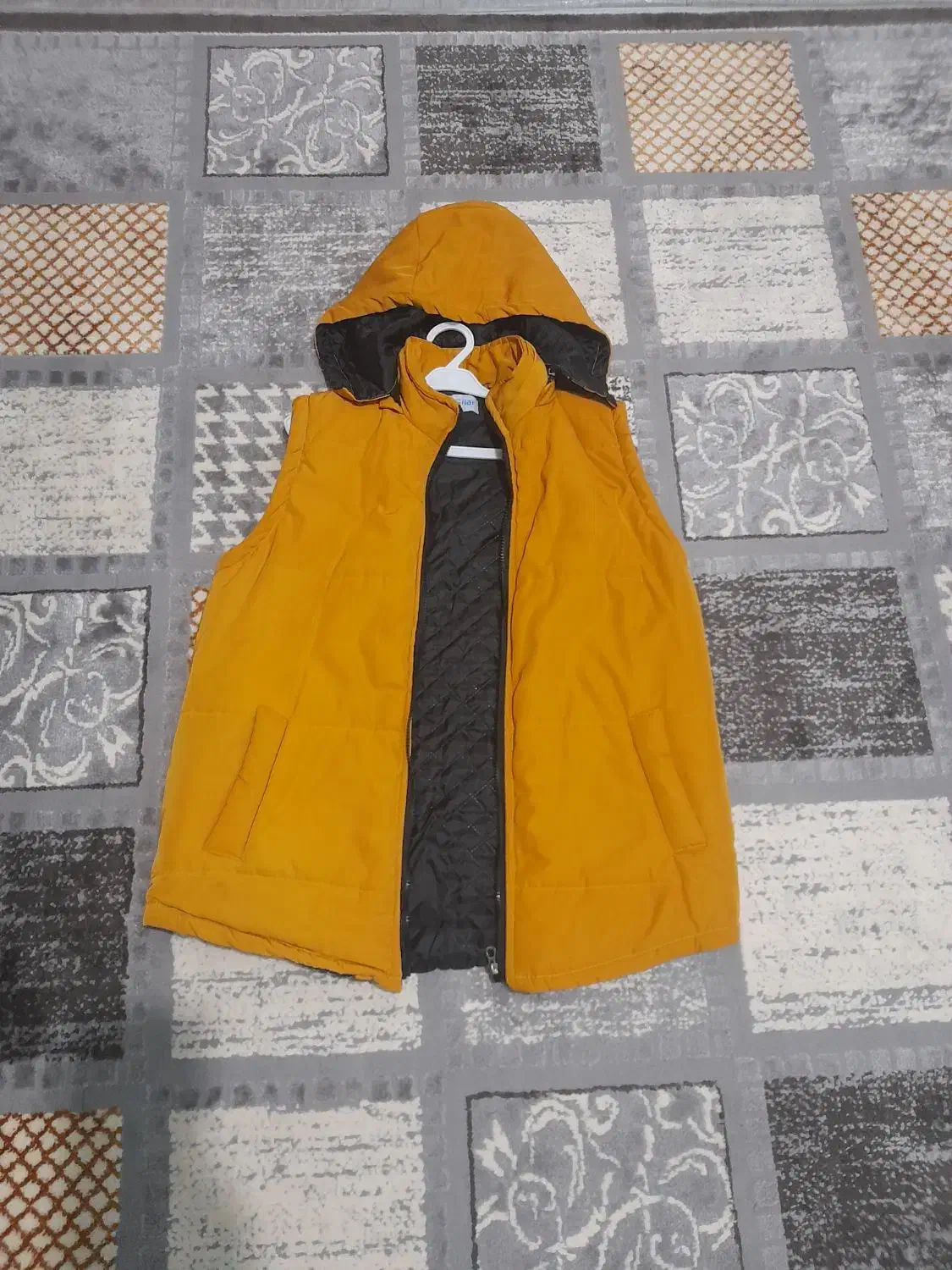 کاپشن،پافر نو|لباس|رشت, حمیدیان|دیوار