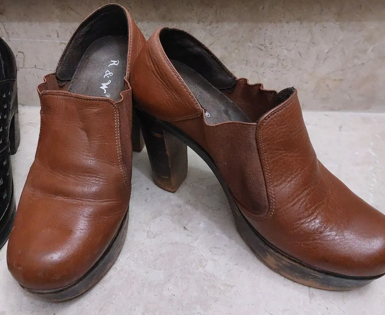 فروش دوجفت کفش سایز  ۳۹  چرم تهران  کارکرده  مجلسی|کیف، کفش، کمربند|شاهین‌شهر, عطار|دیوار