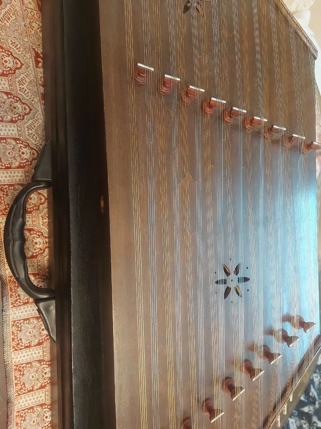 سنتور بختیاری|سازهای سنتی|ری, اقدسیه|دیوار