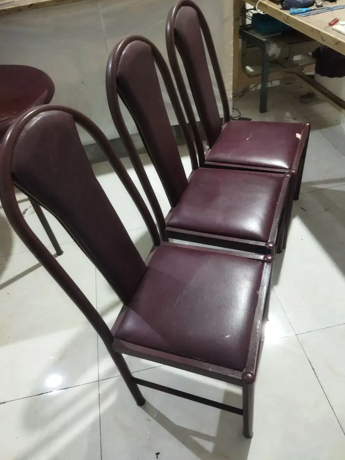 میز غذاخوری و صندلی فلزی|میز و صندلی غذاخوری|سمنان, |دیوار