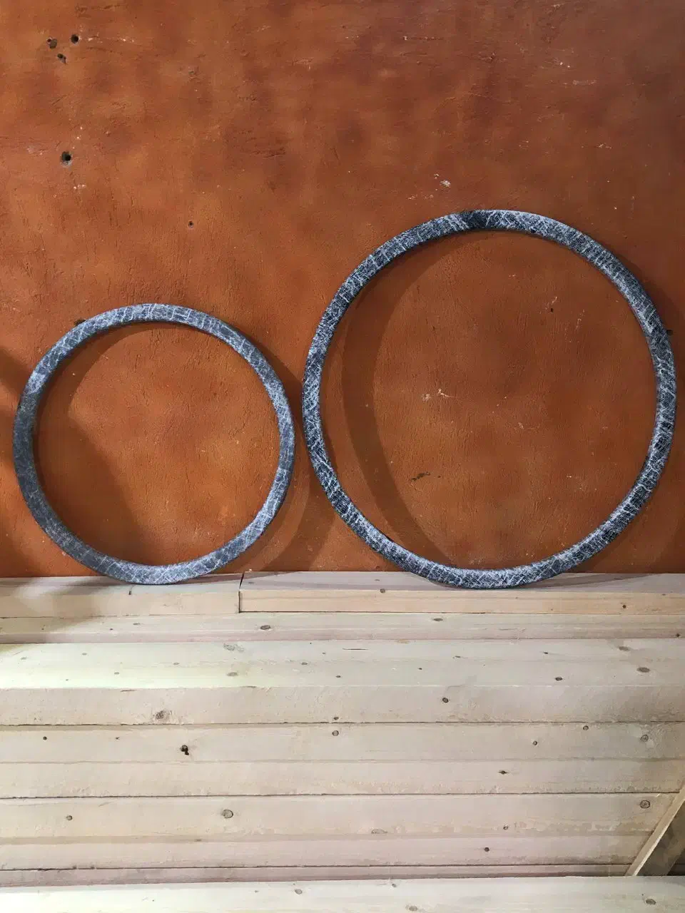 قاب آیینه چوبی گرد دیواری عمده  وتک|آینه|رباط‌کریم, منجیل آباد|دیوار