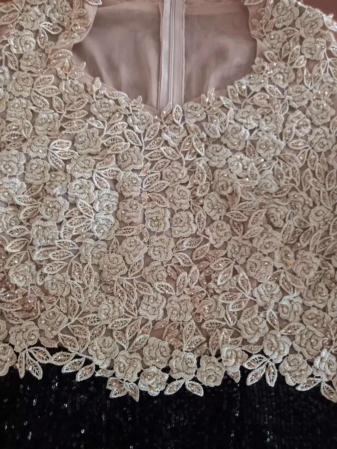 لباس مجلسی|لباس|مرودشت, تامین اجتماعی‎|دیوار