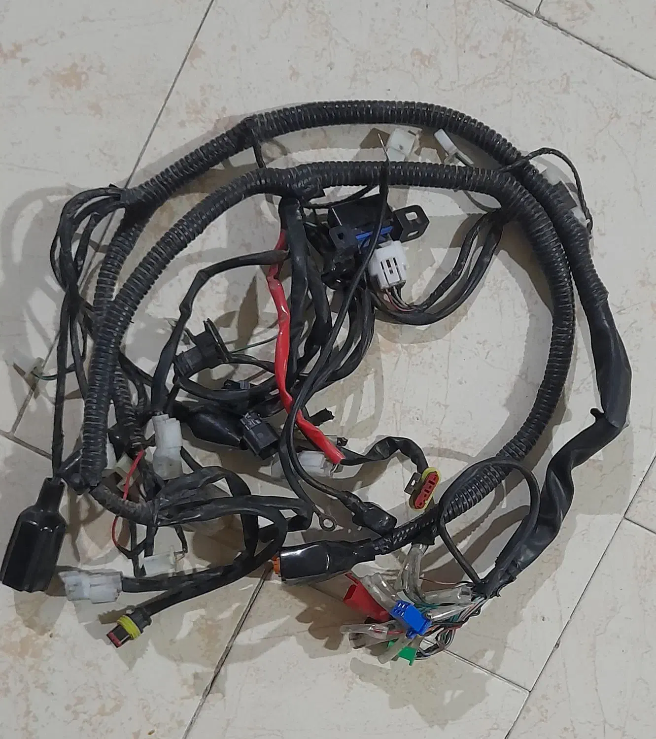 تعدادی لوازم انژکتور هوندا ۲۰۰ و دو عدد چراغ مزدا|قطعات یدکی و لوازم جانبی|اصفهان, شهرک مهدیه|دیوار