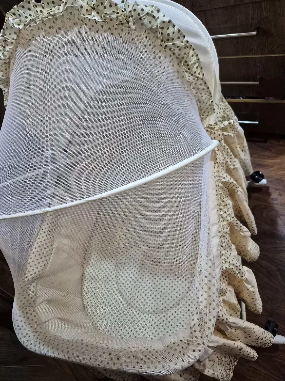 تخت کنار مادر ونی نی لای|تخت و صندلی بچه|رشت, پارک شهر|دیوار