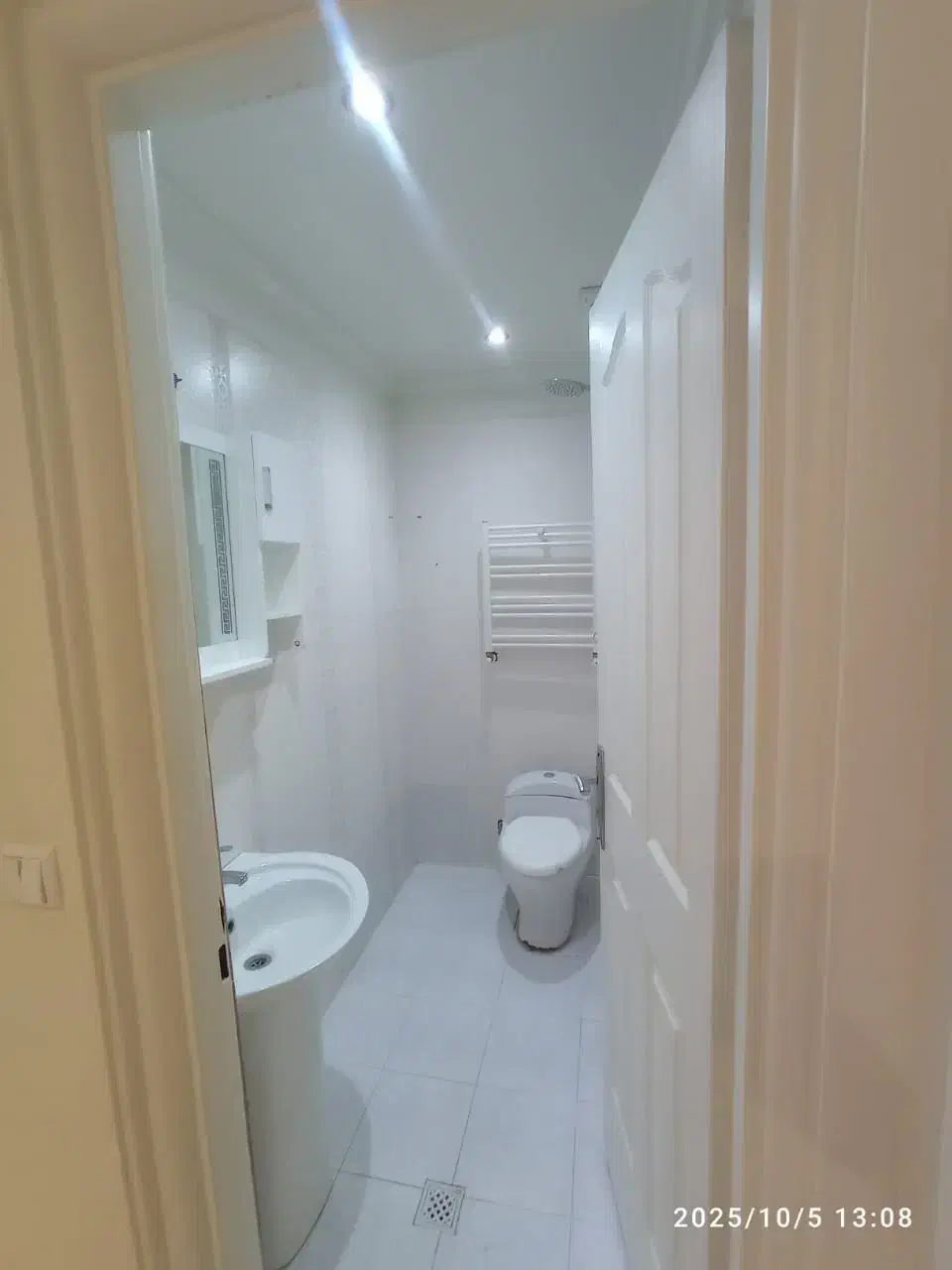 ۶۳متر/۷ساله نما تراورتن/محله بسیار ارام /سالن مربع