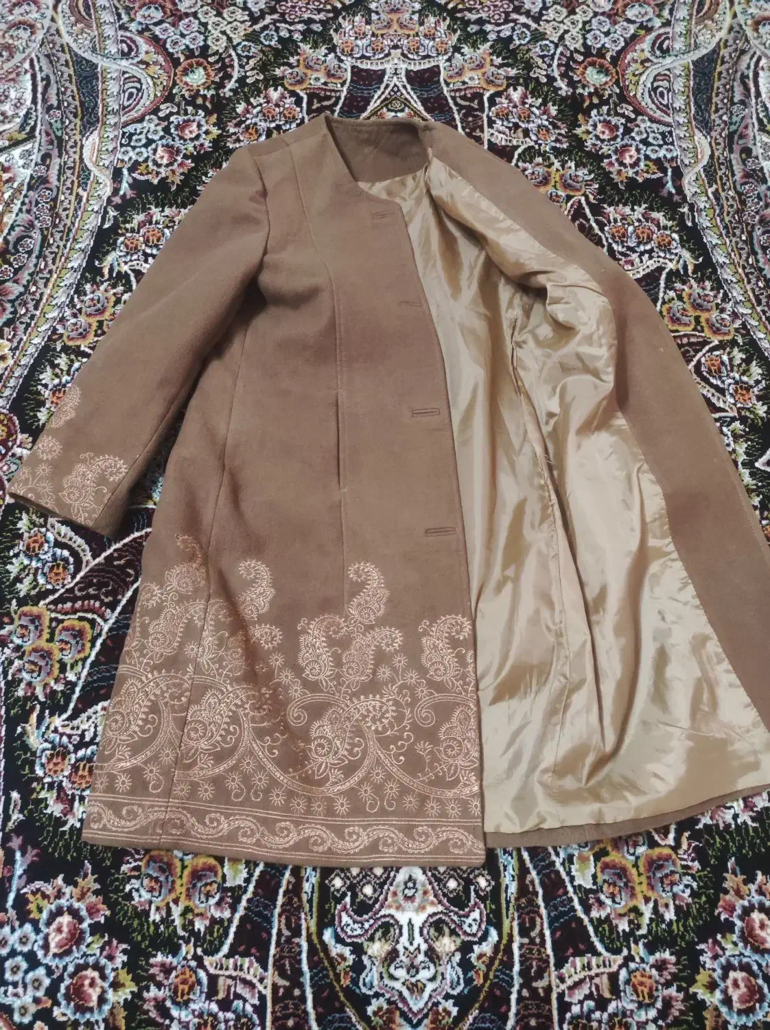 پالتو|لباس|بروجرد, |دیوار